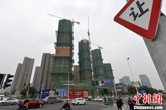 资料图：福州一处商品房在建中。 <a target='_blank'  data-cke-saved-href='http://www.chinanews.com/' href='http://www.chinanews.com/'>中新社</a>记者 吕明 摄