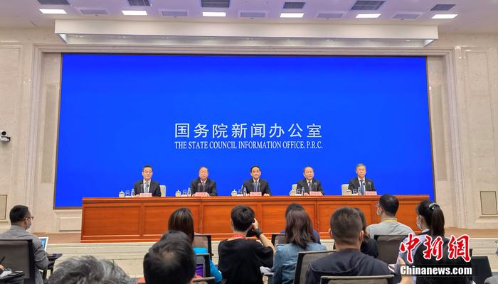 9月28日，国新办就《中国的全面小康》白皮书有关情况举行发布会。 <a target='_blank'  data-cke-saved-href='http://www.chinanews.com/' href='http://www.chinanews.com/'>中新社</a>记者 陈溯 摄